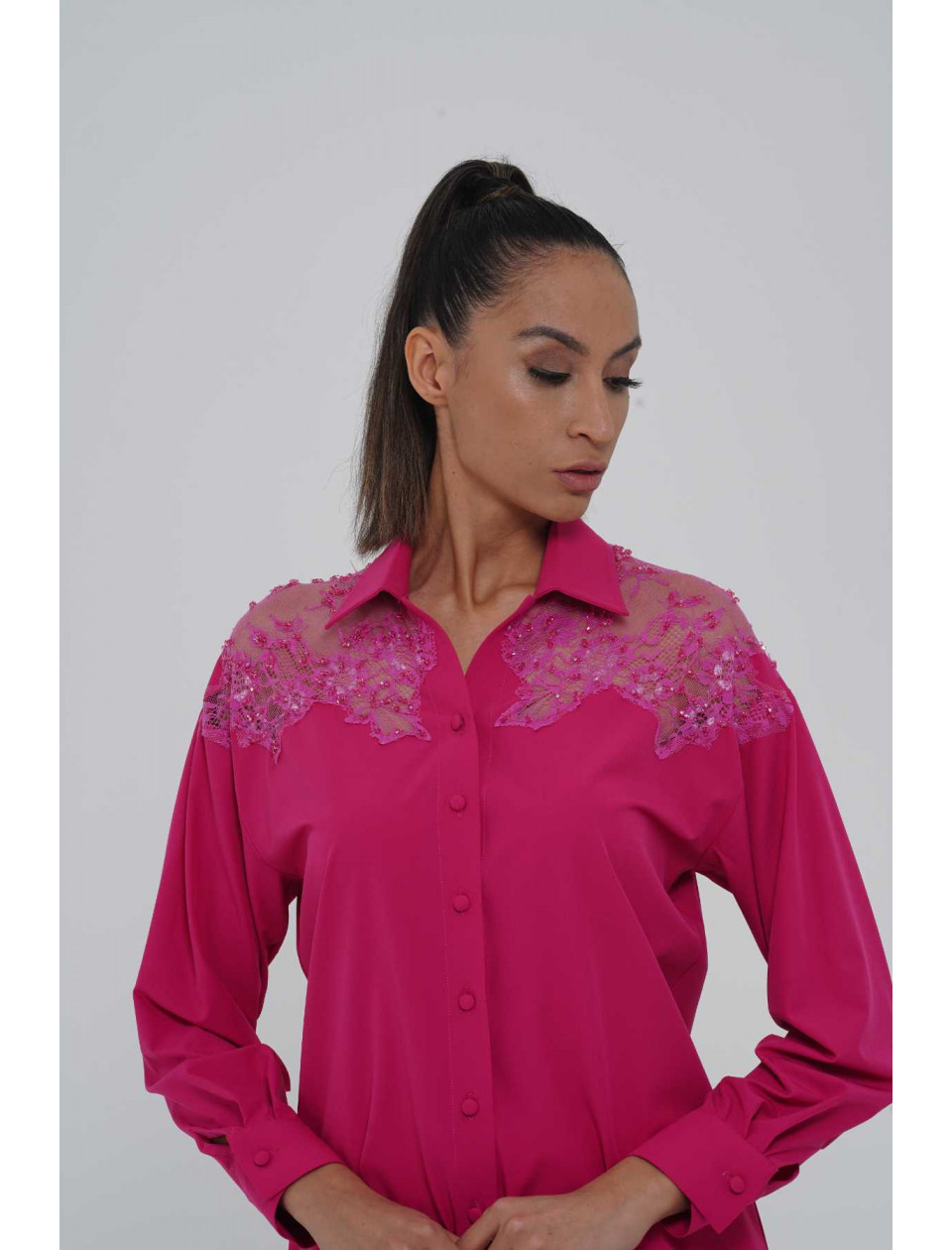 SHIRT WITH LACE SHOULDER